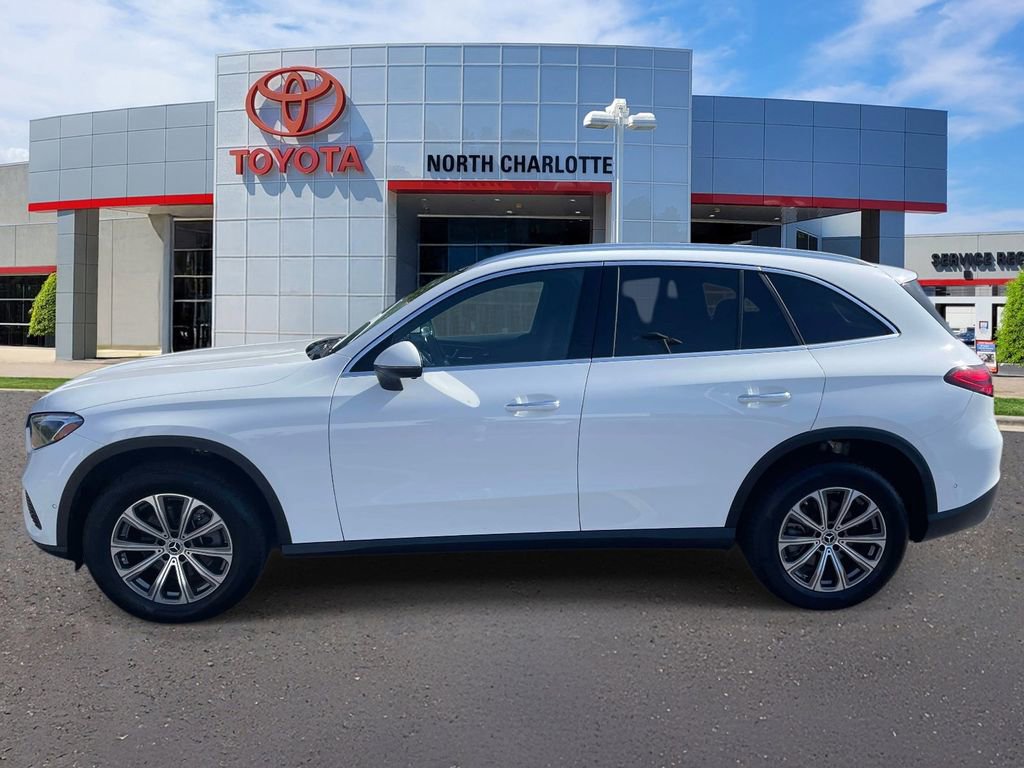 Used 2024 Mercedes-Benz GLC 300 4MATIC image 5