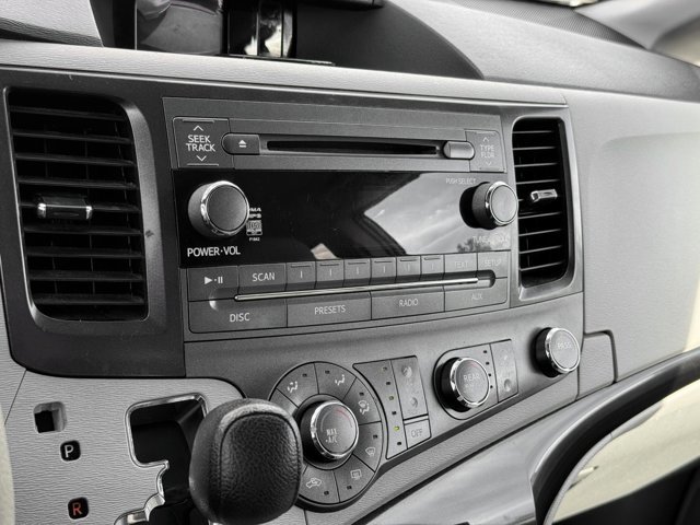 Used 2012 Toyota Sienna LE w/ Towing Pkg image 15