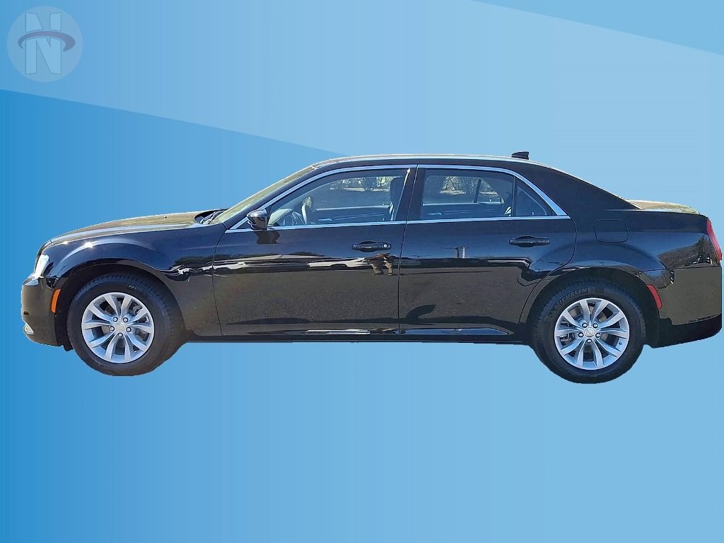 Used 2023 Chrysler 300 Touring image 5