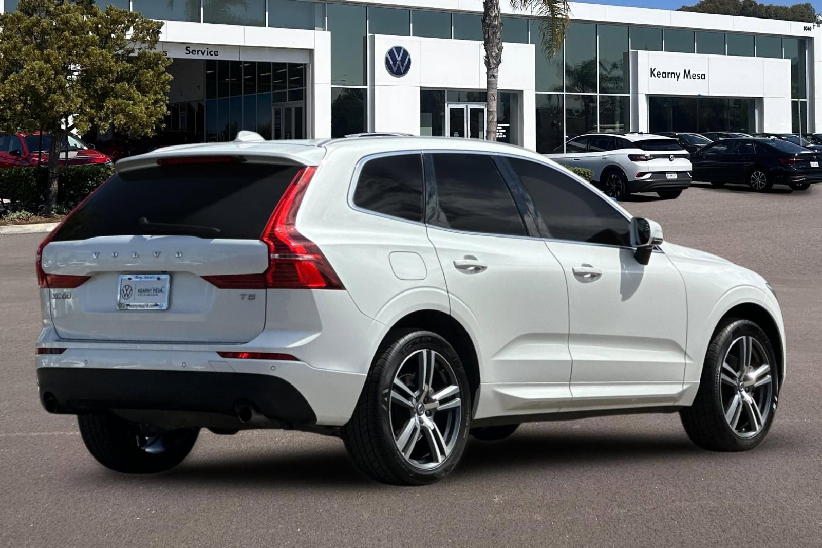 Used 2020 Volvo XC60 T5 Momentum w/ Protection Package Premier FWD image 4