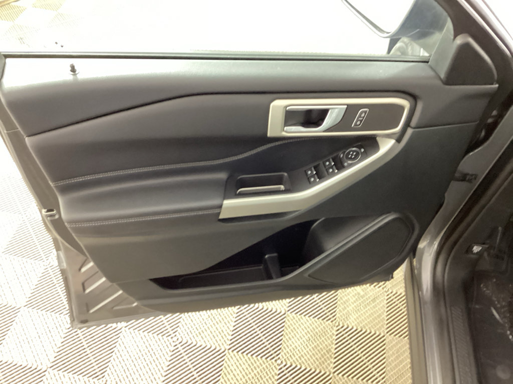 Used 2023 Ford Explorer XLT w/ Equipment Group 202A AWD/4WD image 19
