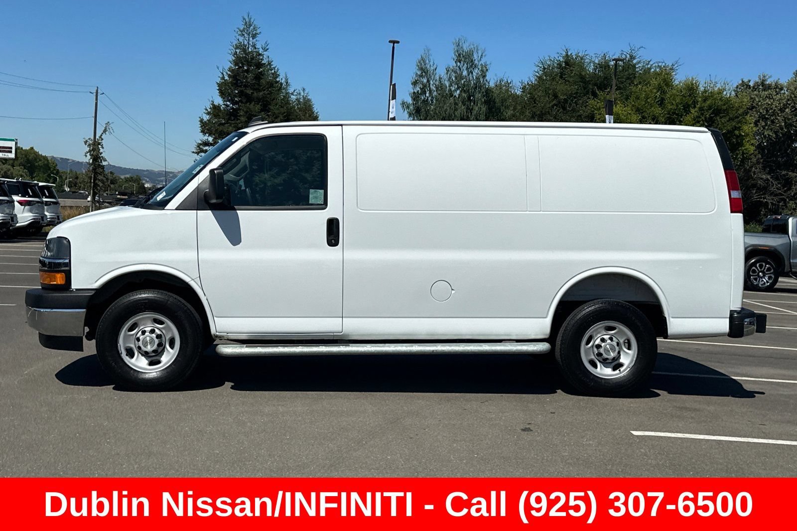 Used 2025 Chevrolet Express 2500 w/ Driver Convenience Package RWD image 7