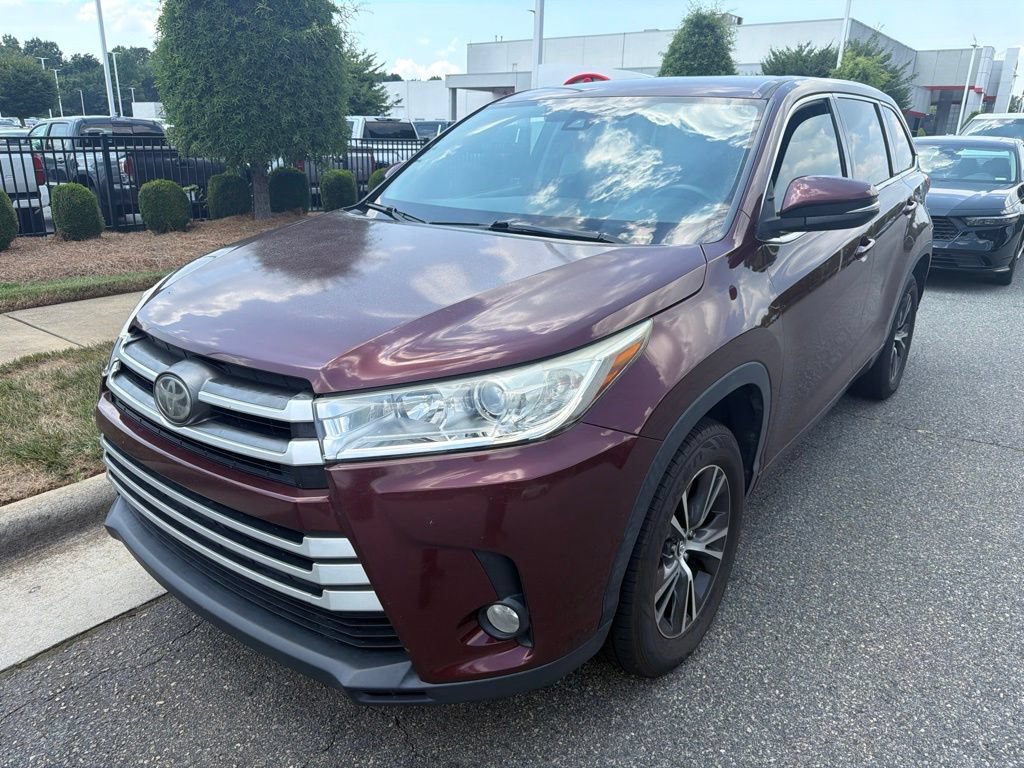 Used 2017 Toyota Highlander Plus FWD image 12
