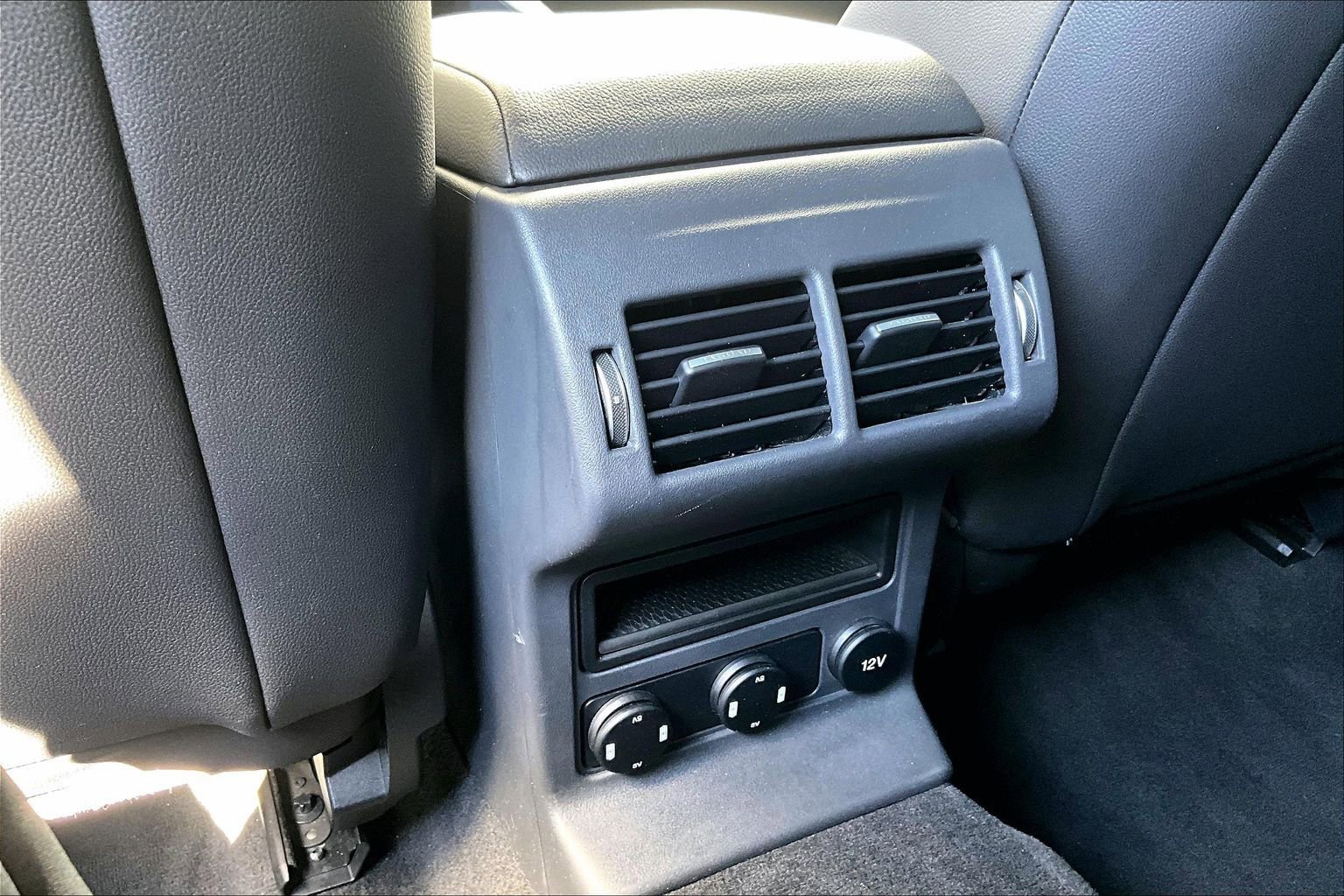 Used 2018 Jaguar F-PACE Premium image 33