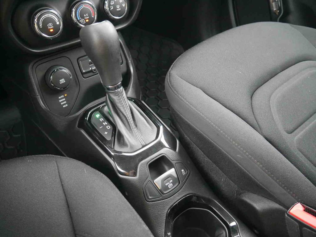 Used 2017 Jeep Renegade Altitude AWD/4WD image 27