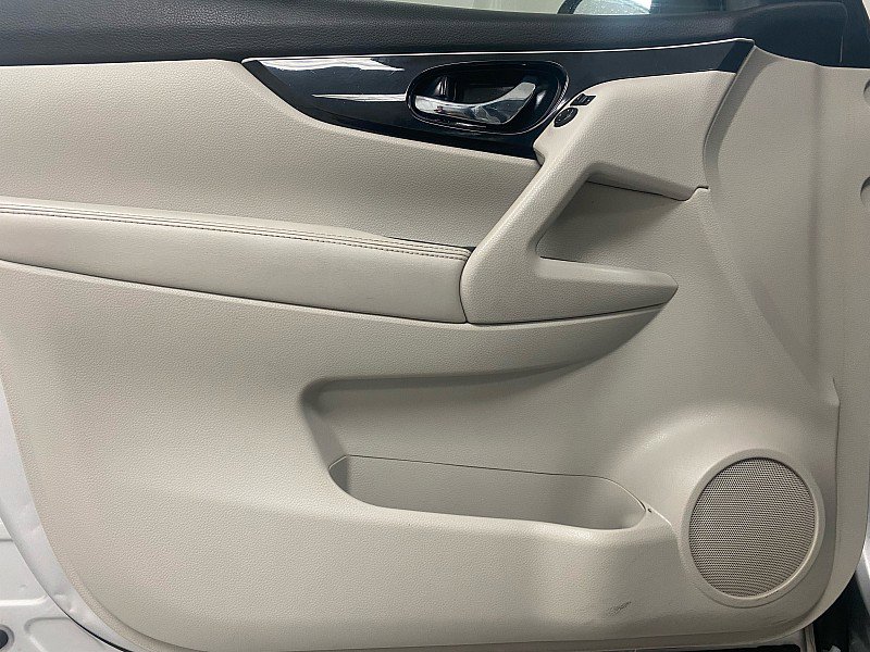 Used 2018 Nissan Rogue Sport SL w/ SL Premium Package image 9