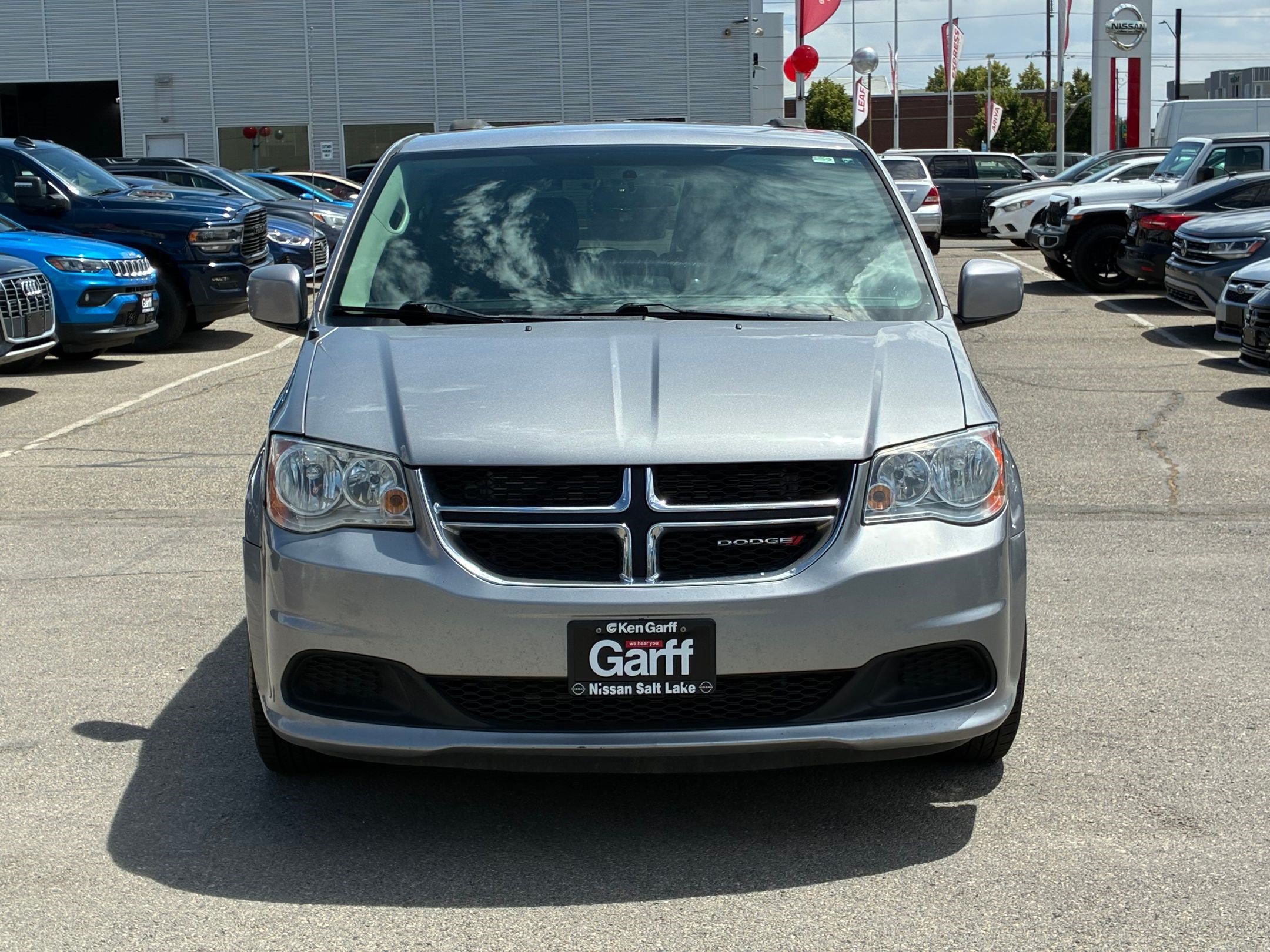 Used 2016 Dodge Grand Caravan SXT FWD image 12