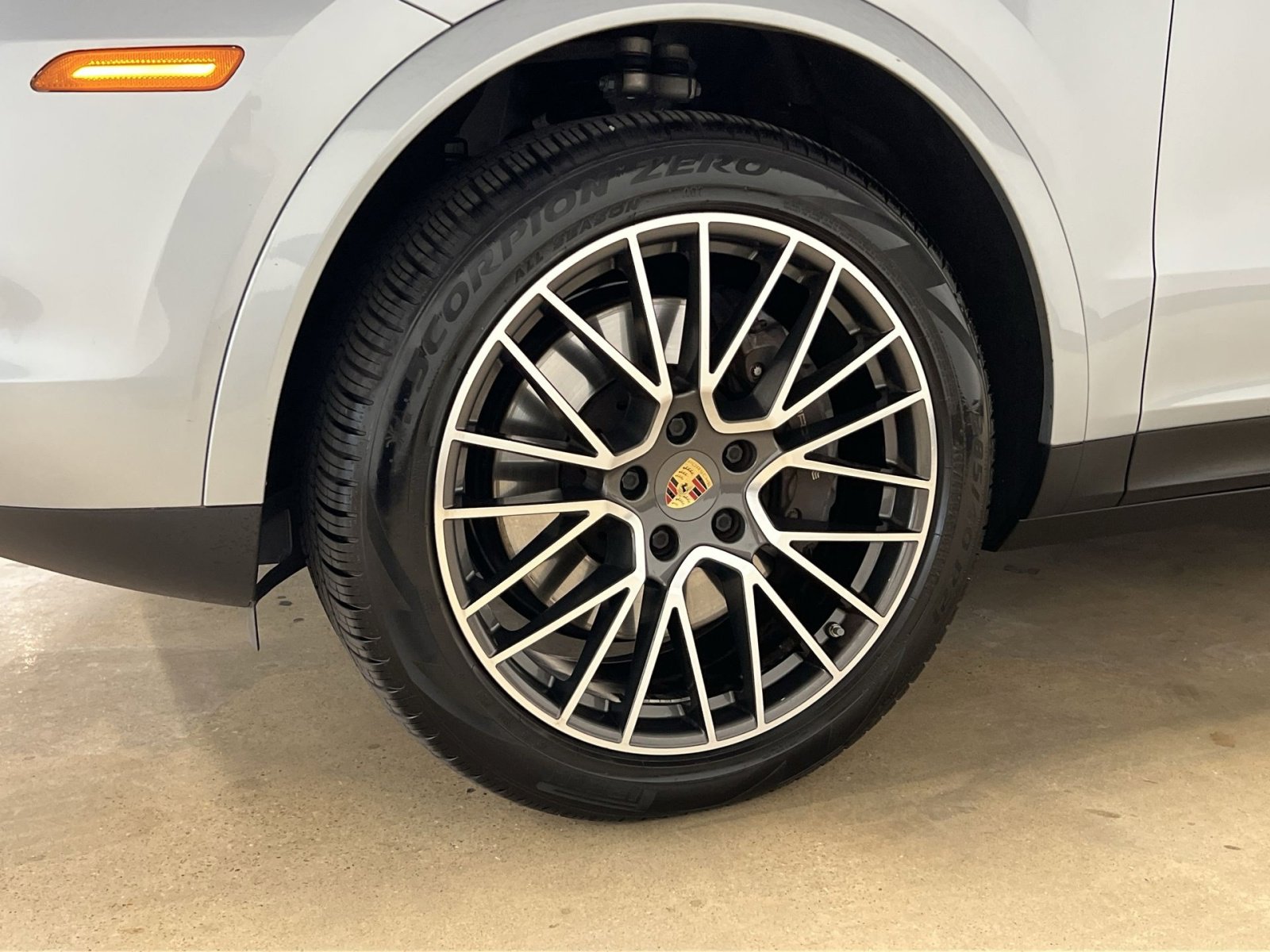 Used 2023 Porsche Cayenne Platinum Edition image 10