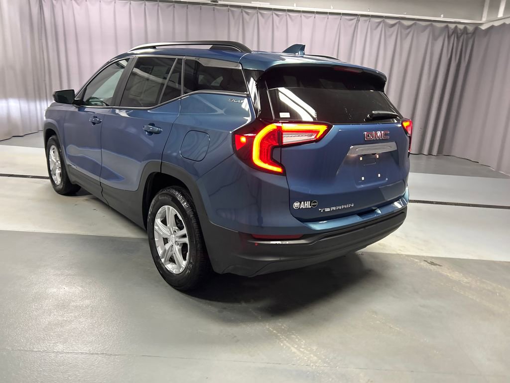 Used 2024 GMC Terrain SLE w/ Driver Convenience Package FWD image 5