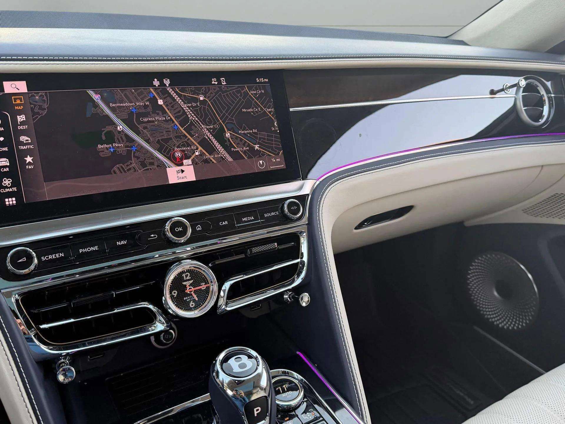 Used 2024 Bentley Flying Spur V8 image 19