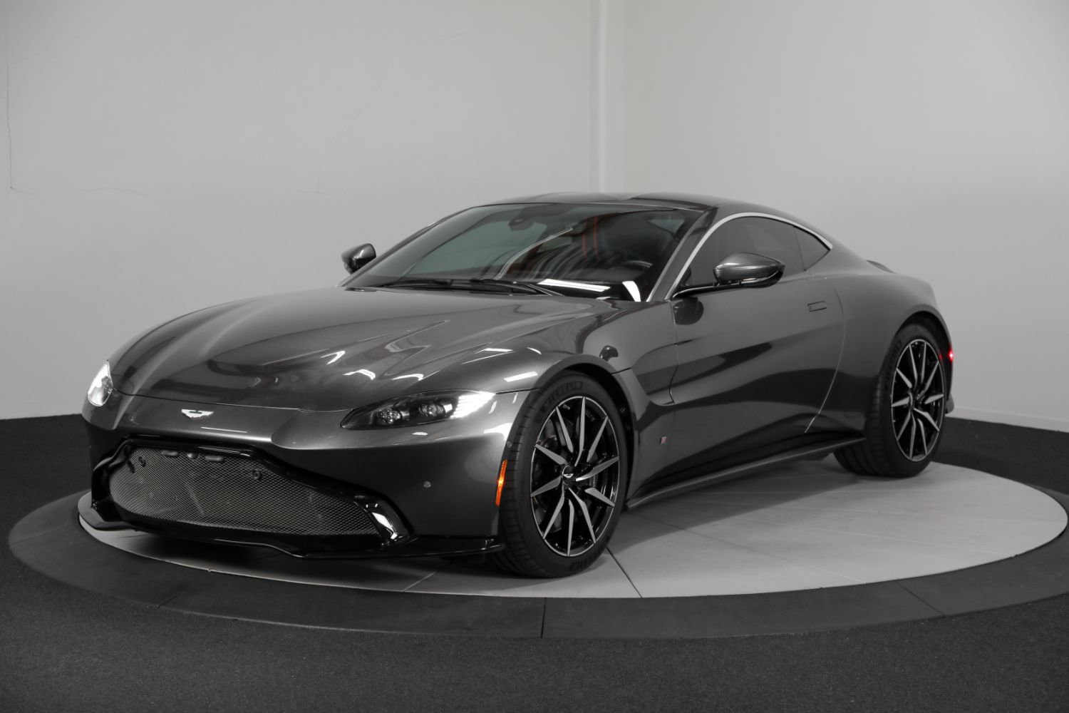 Used 2019 Aston Martin V8 Vantage Coupe RWD image 5