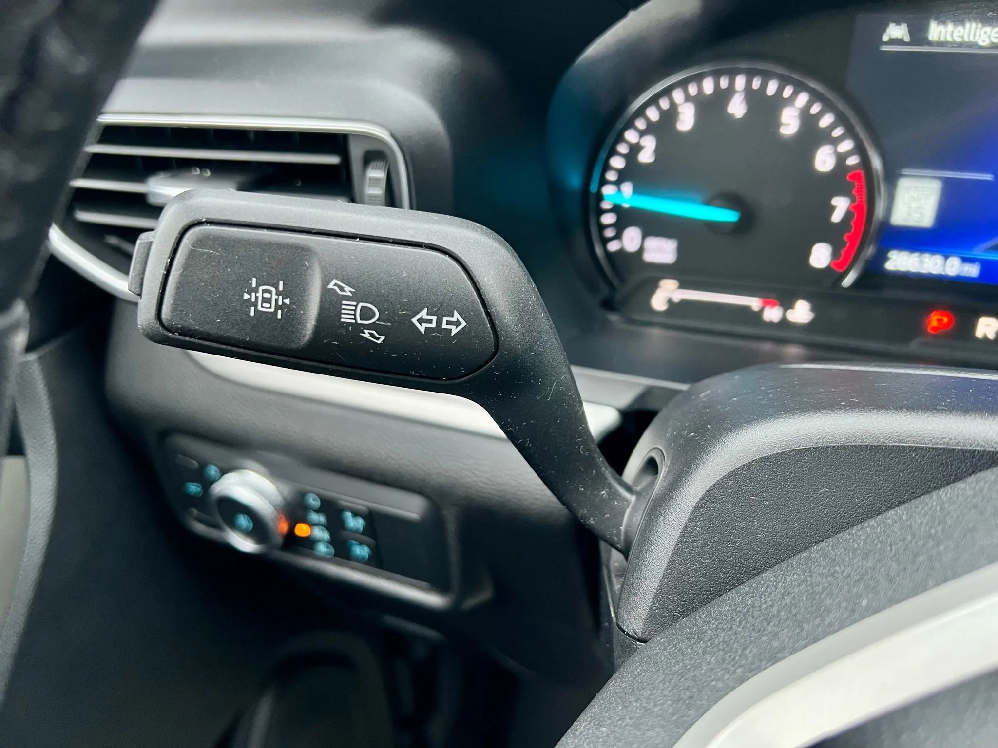 Used 2022 Ford Explorer XLT w/ Equipment Group 202A image 34