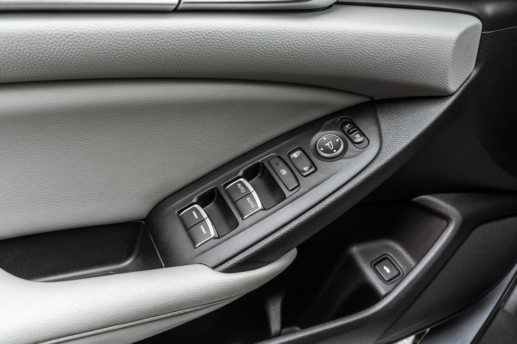 Used 2019 Honda Accord EX image 13