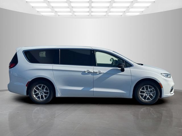 Certified 2024 Chrysler Pacifica Touring-L FWD image 8