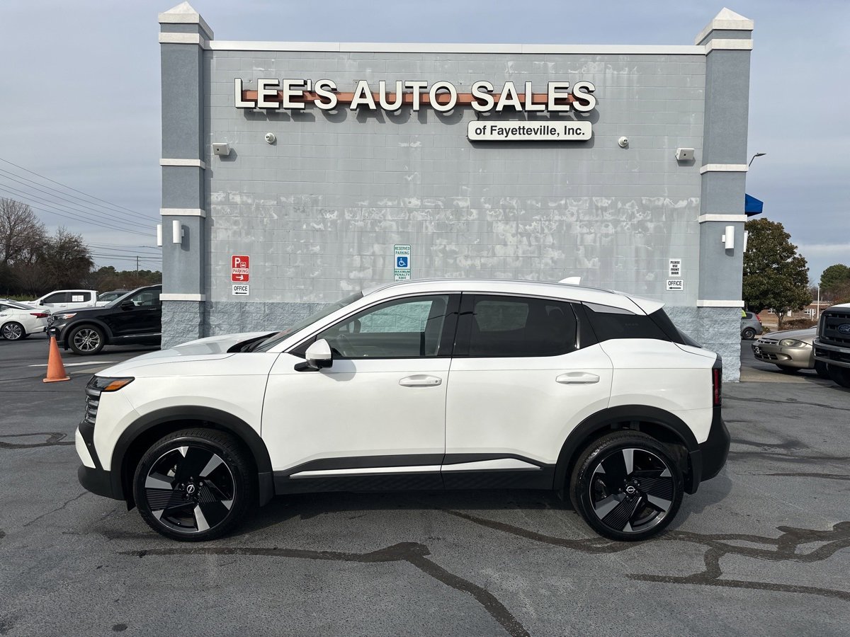Used 2025 Nissan Kicks SR image 4