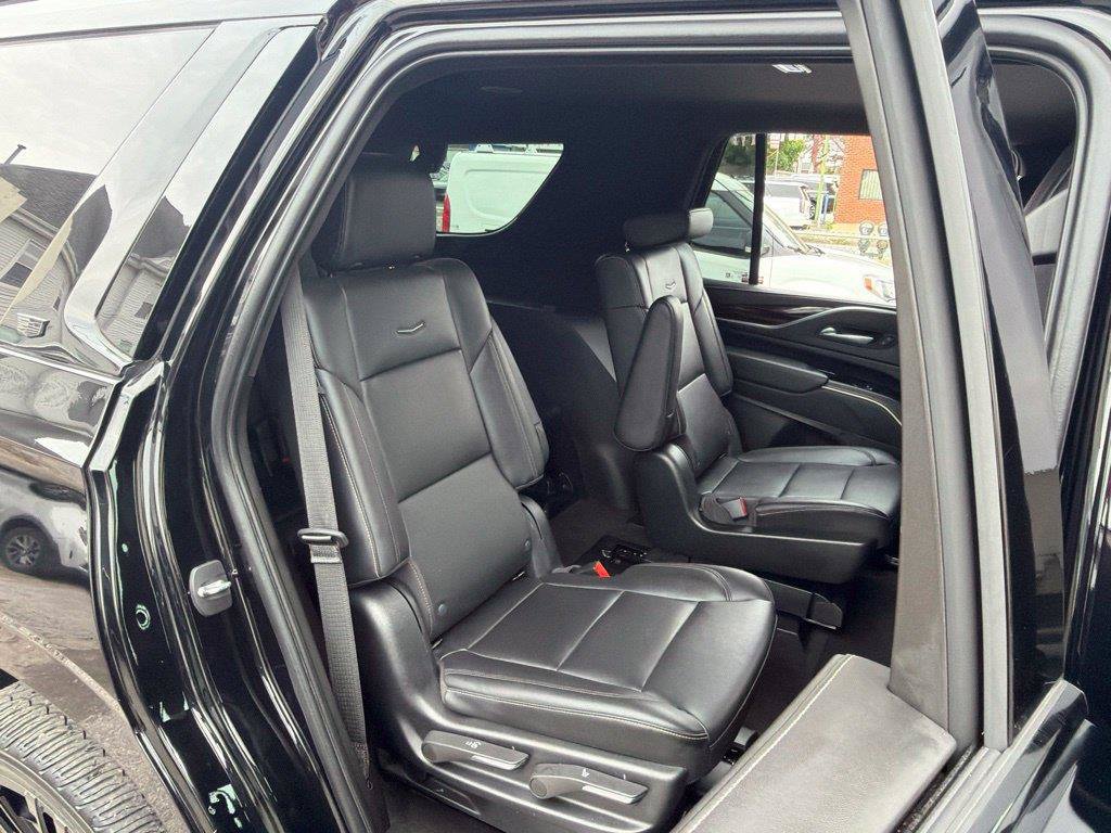 Used 2023 Cadillac Escalade Luxury AWD/4WD image 23