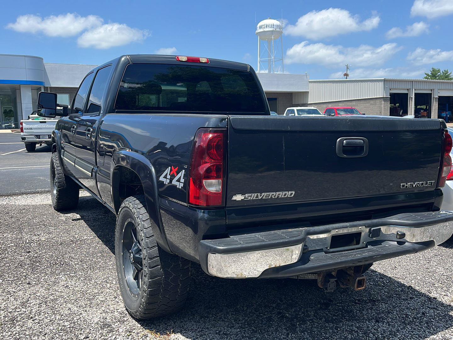 Used 2004 Chevrolet Silverado 2500 LS AWD/4WD image 2
