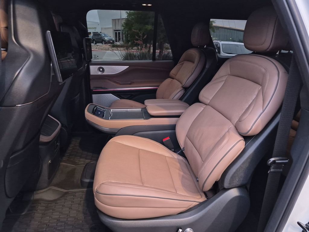 Used 2025 Lincoln Navigator L Black Label AWD/4WD image 37