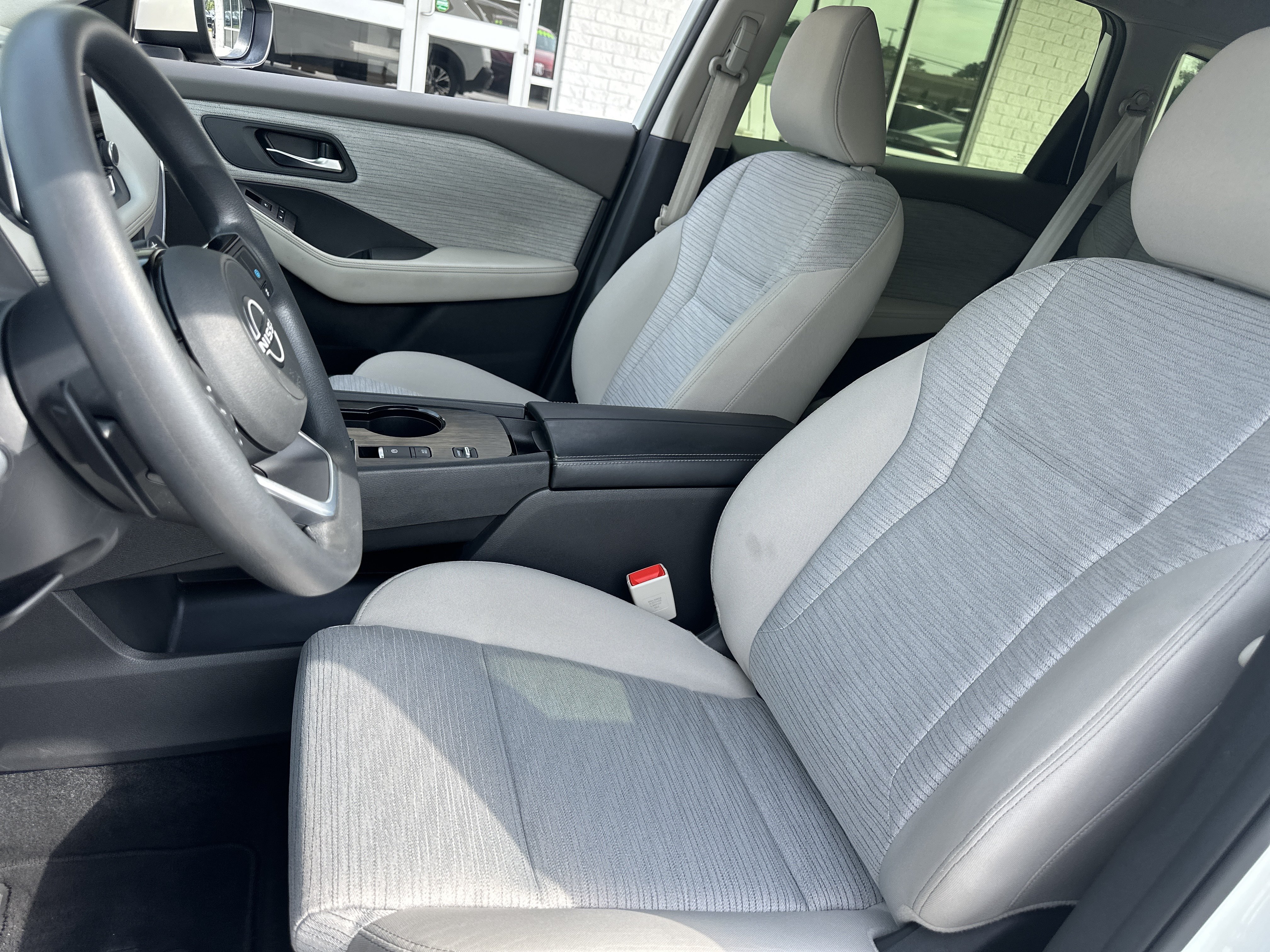 Used 2023 Nissan Rogue SV FWD image 12