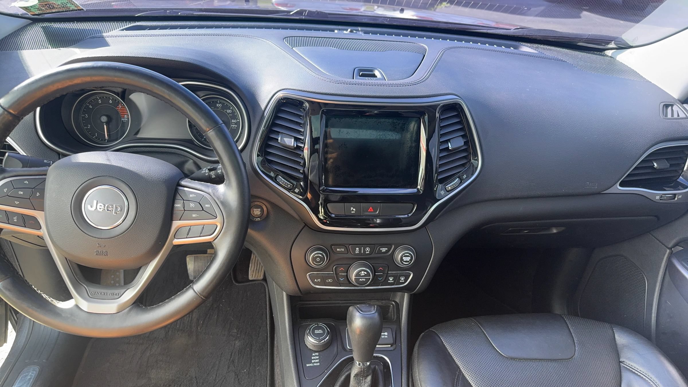 Used 2019 Jeep Cherokee Limited w/ Luxury Group AWD/4WD image 9