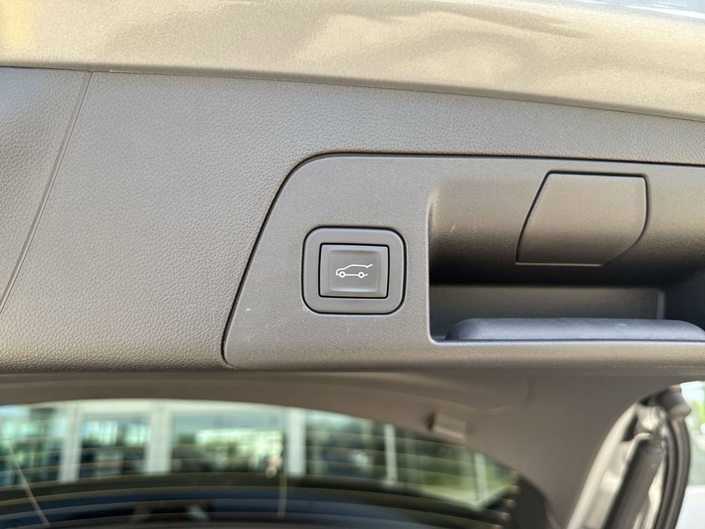 Certified 2025 Buick Envision Avenir AWD/4WD image 19