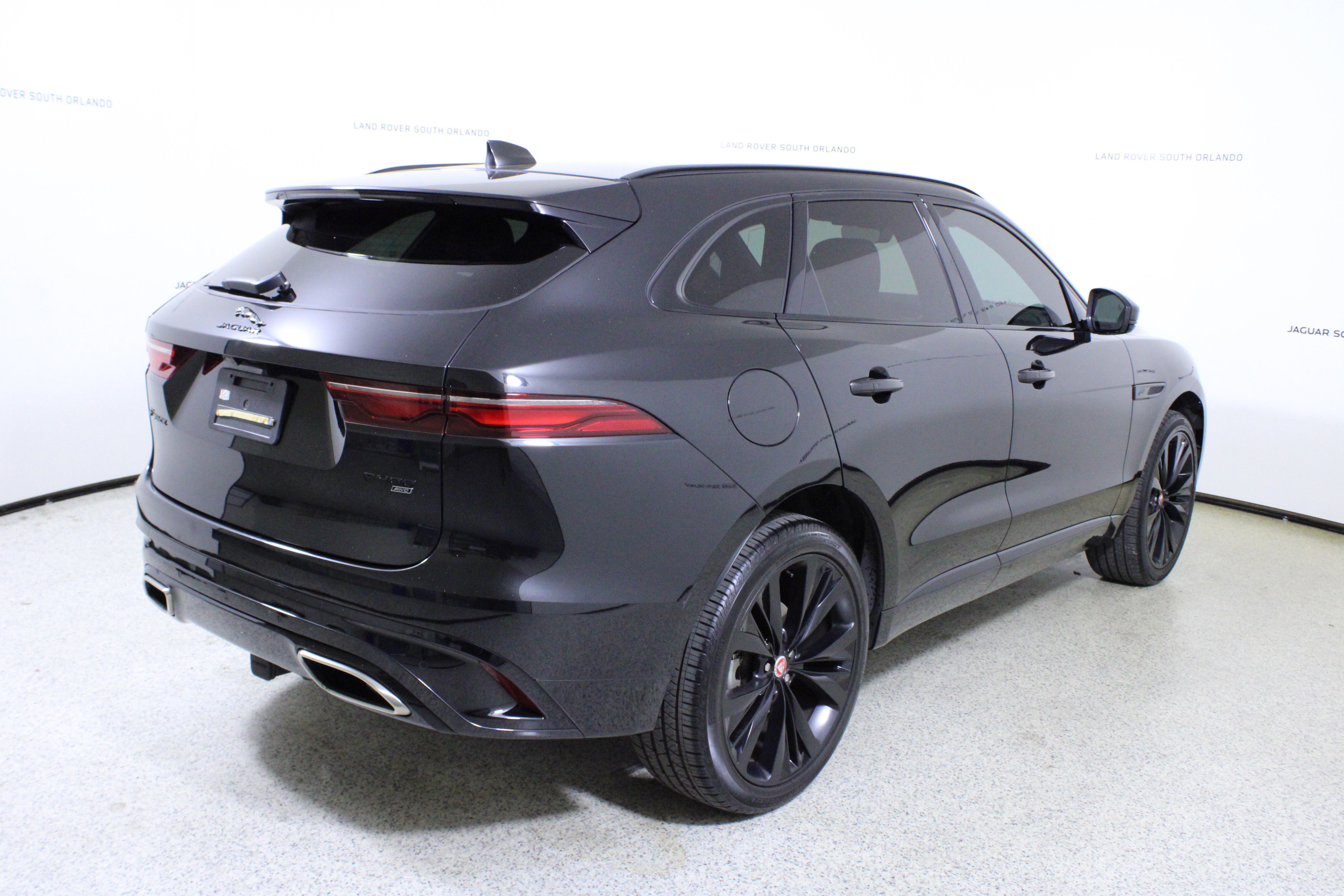 Used 2023 Jaguar F-PACE R-Dynamic S image 7