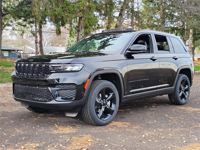 New 2025 Jeep Grand Cherokee Altitude image 11