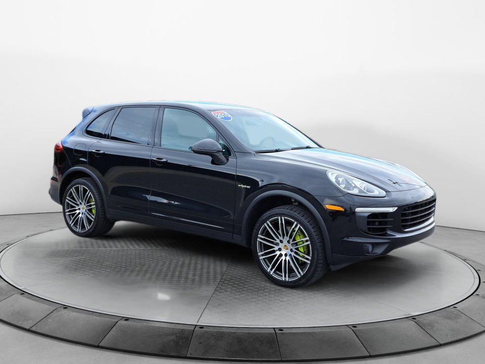 Used 2015 Porsche Cayenne S w/ Premium Package AWD/4WD image 1