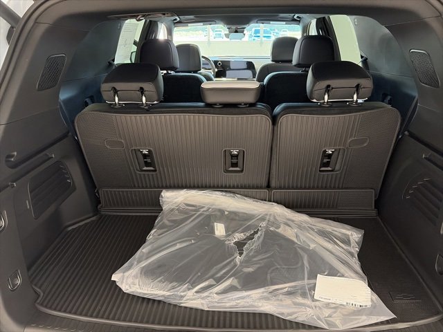 New 2026 Chevrolet Traverse High Country w/ LPO, Floor Liner Package image 17
