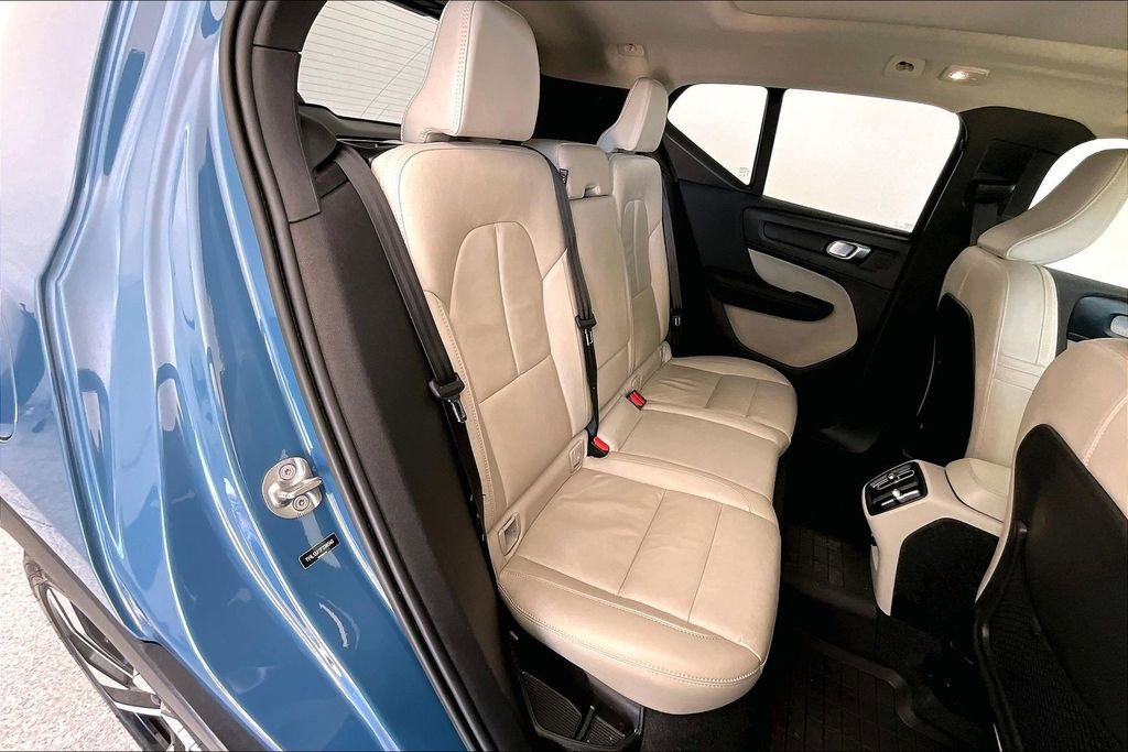 Used 2023 Volvo XC40 B5 Ultimate w/ Protection Package Premier image 36