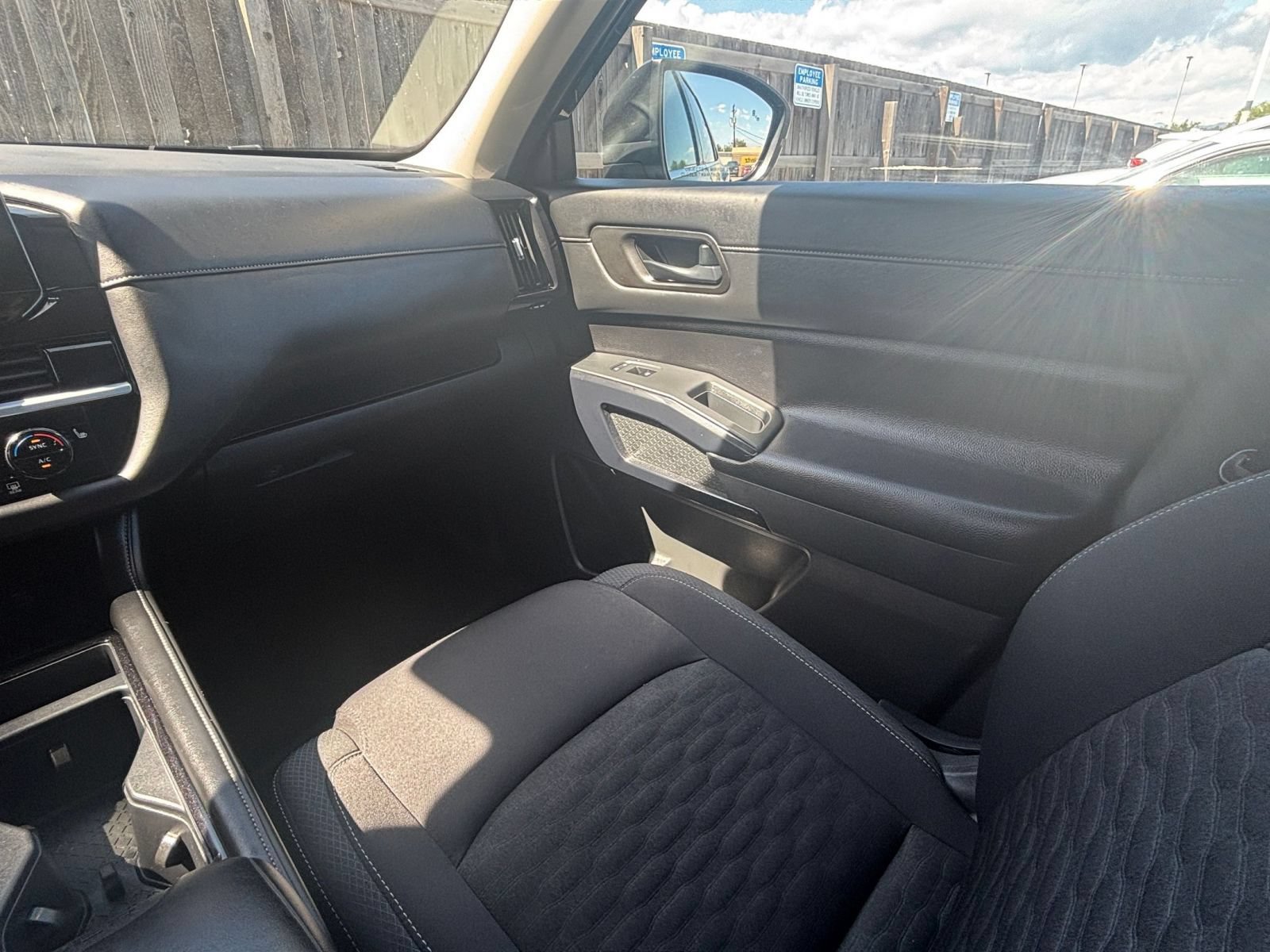 Used 2025 Nissan Pathfinder SV AWD/4WD image 34