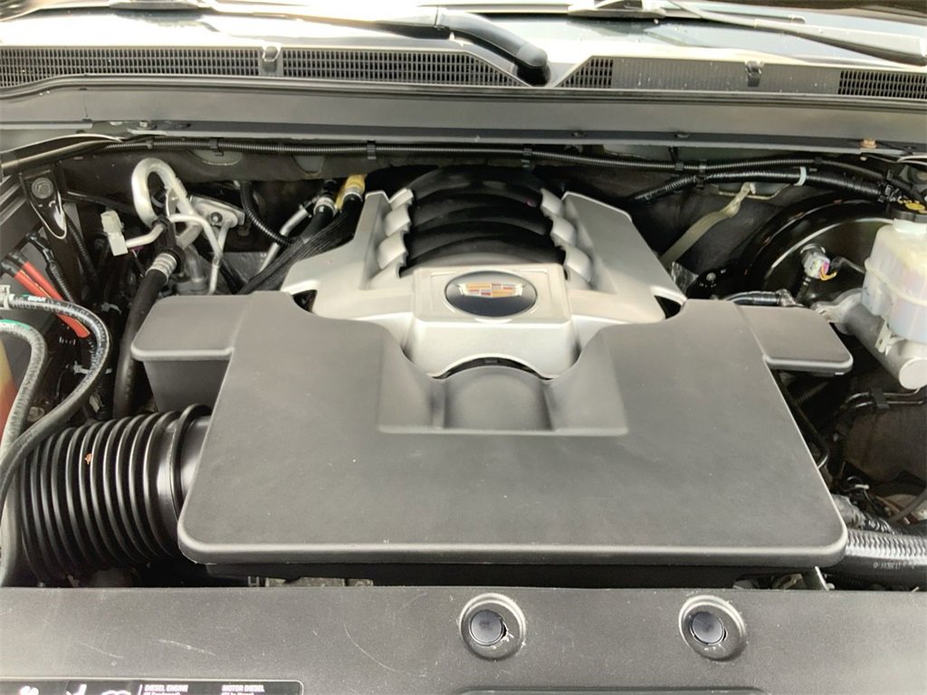 Certified 2020 Cadillac Escalade Luxury w/ Escalade Sport Edition image 30