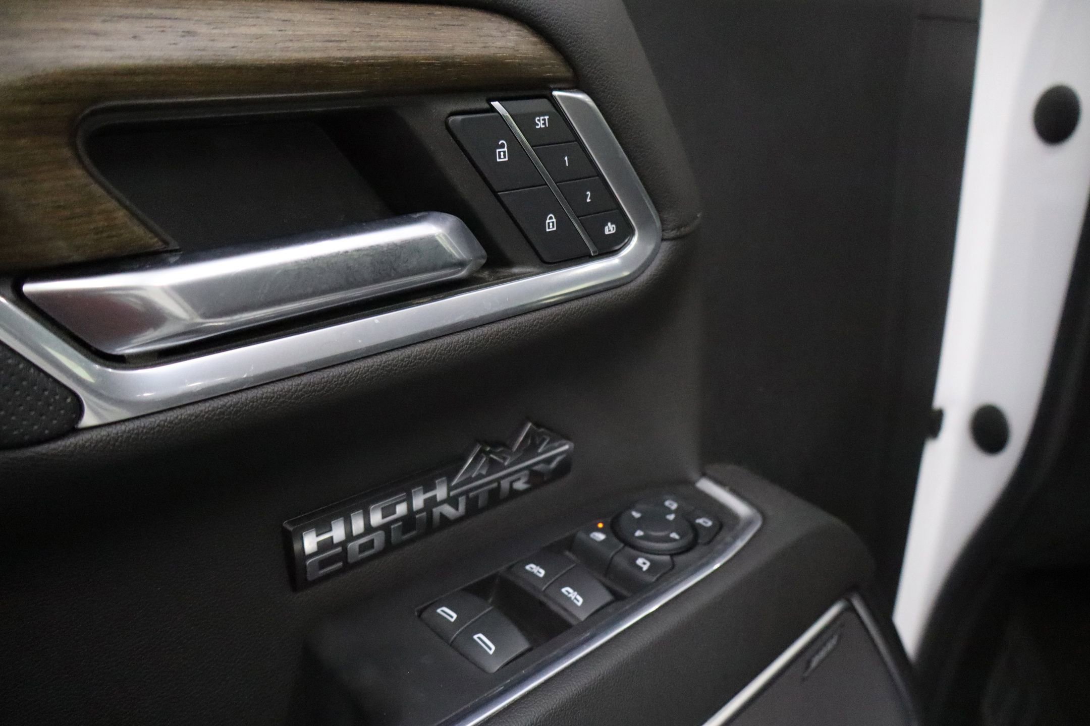 Used 2022 Chevrolet Silverado 1500 High Country w/ Technology Package image 12