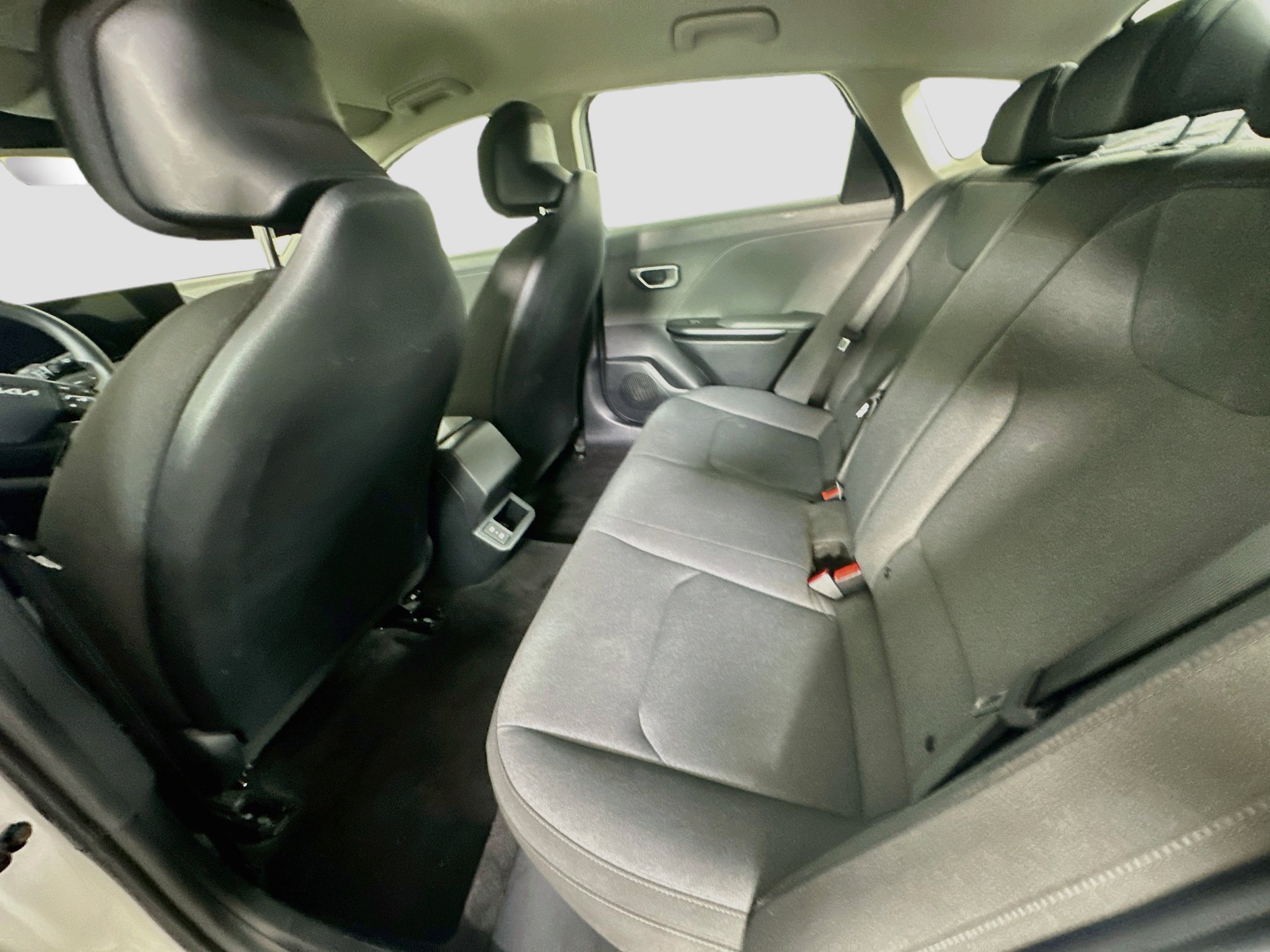 Used 2025 Kia K4 FWD image 25