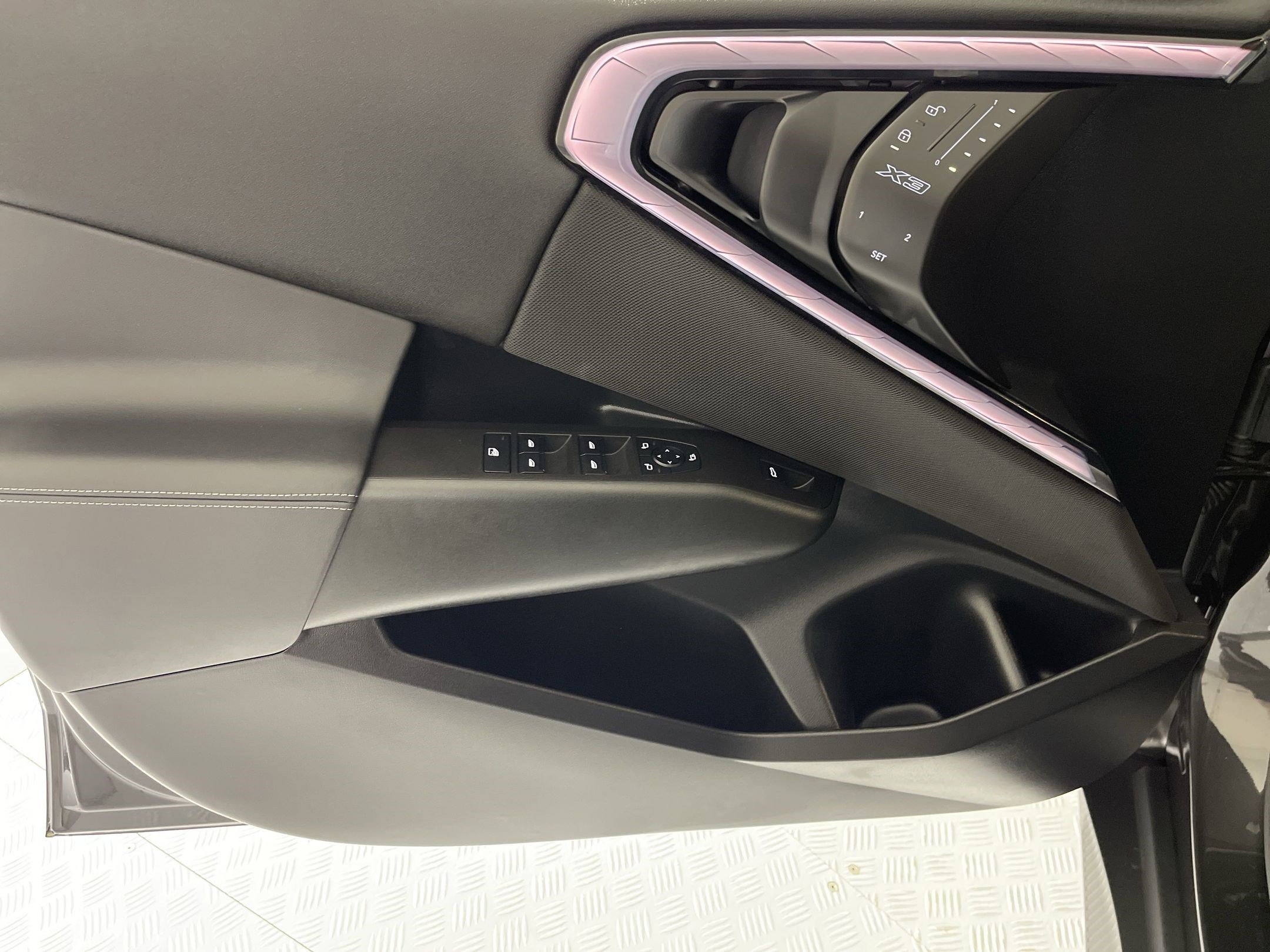 Used 2025 BMW X3 xDrive30i w/ Premium Package image 12