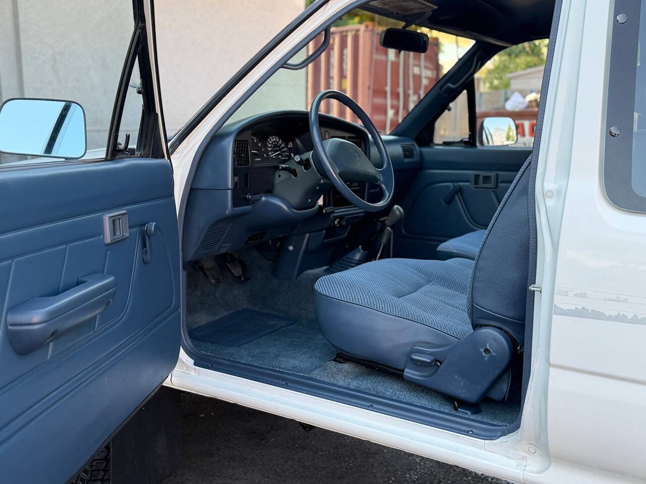 Used 1992 Toyota Pickup Deluxe AWD/4WD image 2