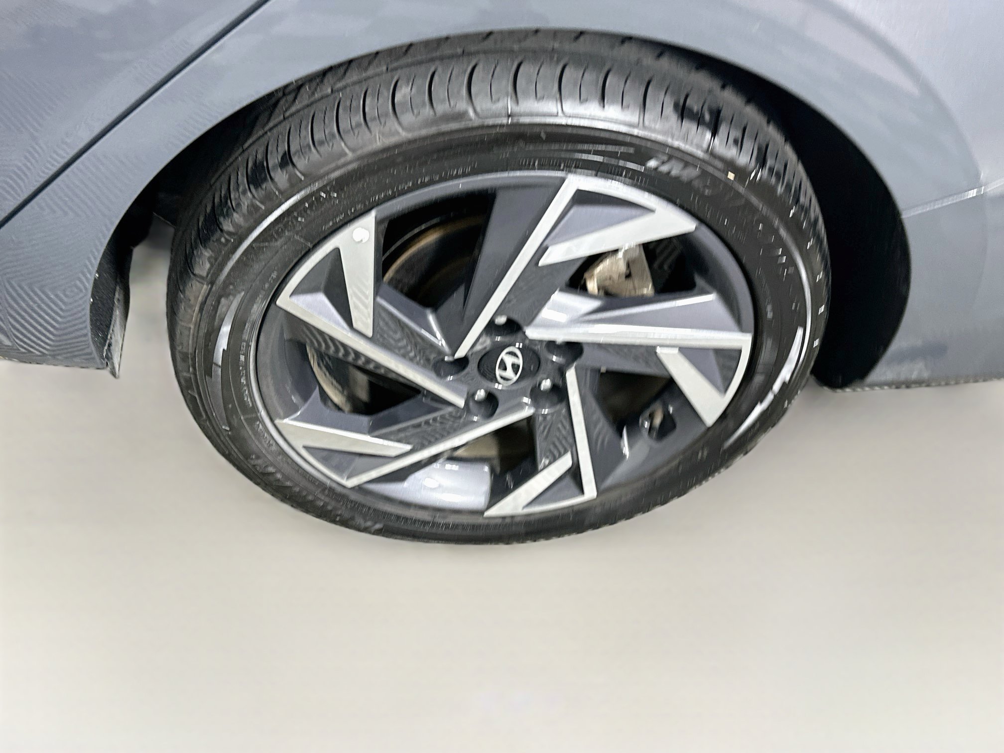 Used 2025 Hyundai Elantra Limited FWD image 11