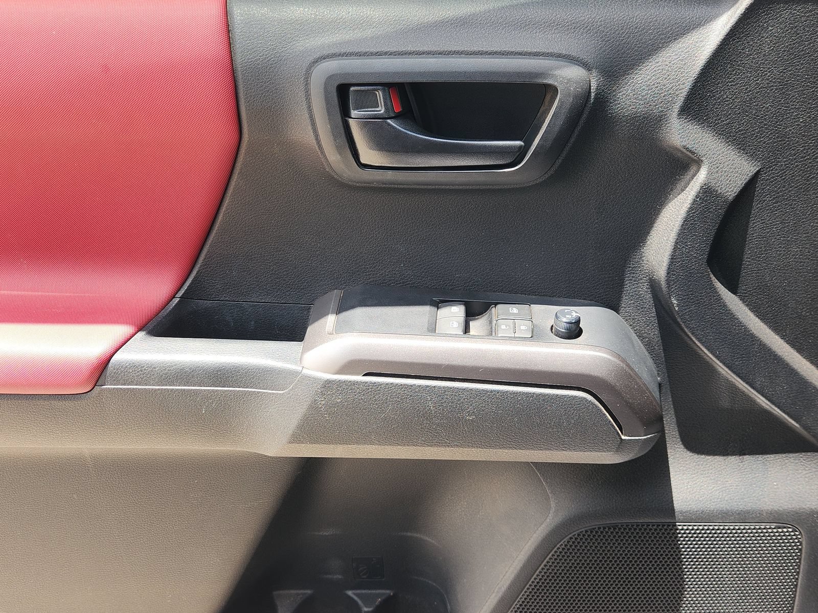 Used 2022 Toyota Tacoma SR5 RWD image 27