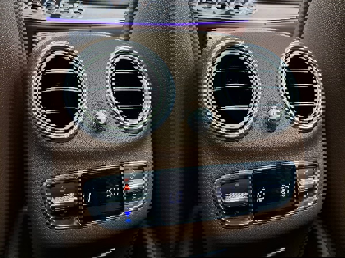 Used 2018 Mercedes-Benz E 400 4MATIC Sedan image 39