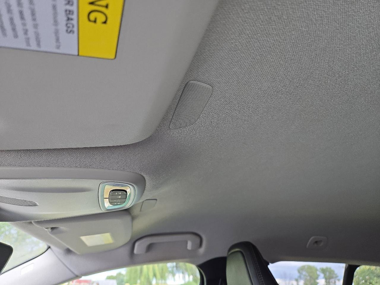 Used 2021 Volvo XC40 T4 Momentum image 28