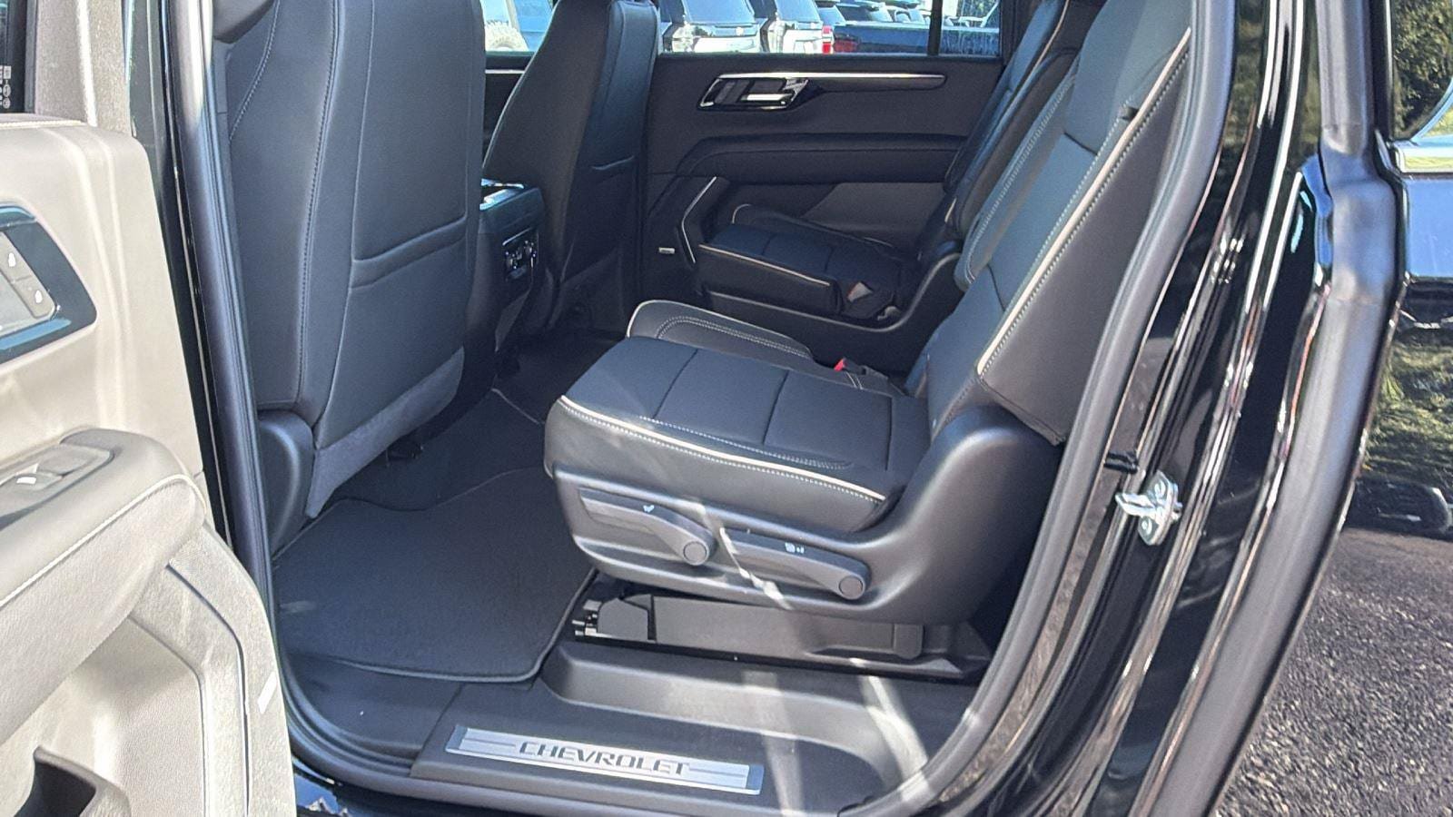 New 2026 Chevrolet Suburban Premier w/ Sun And Tow Package AWD/4WD image 19