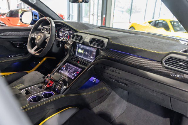 Used 2024 Lamborghini Urus Performante AWD/4WD image 53