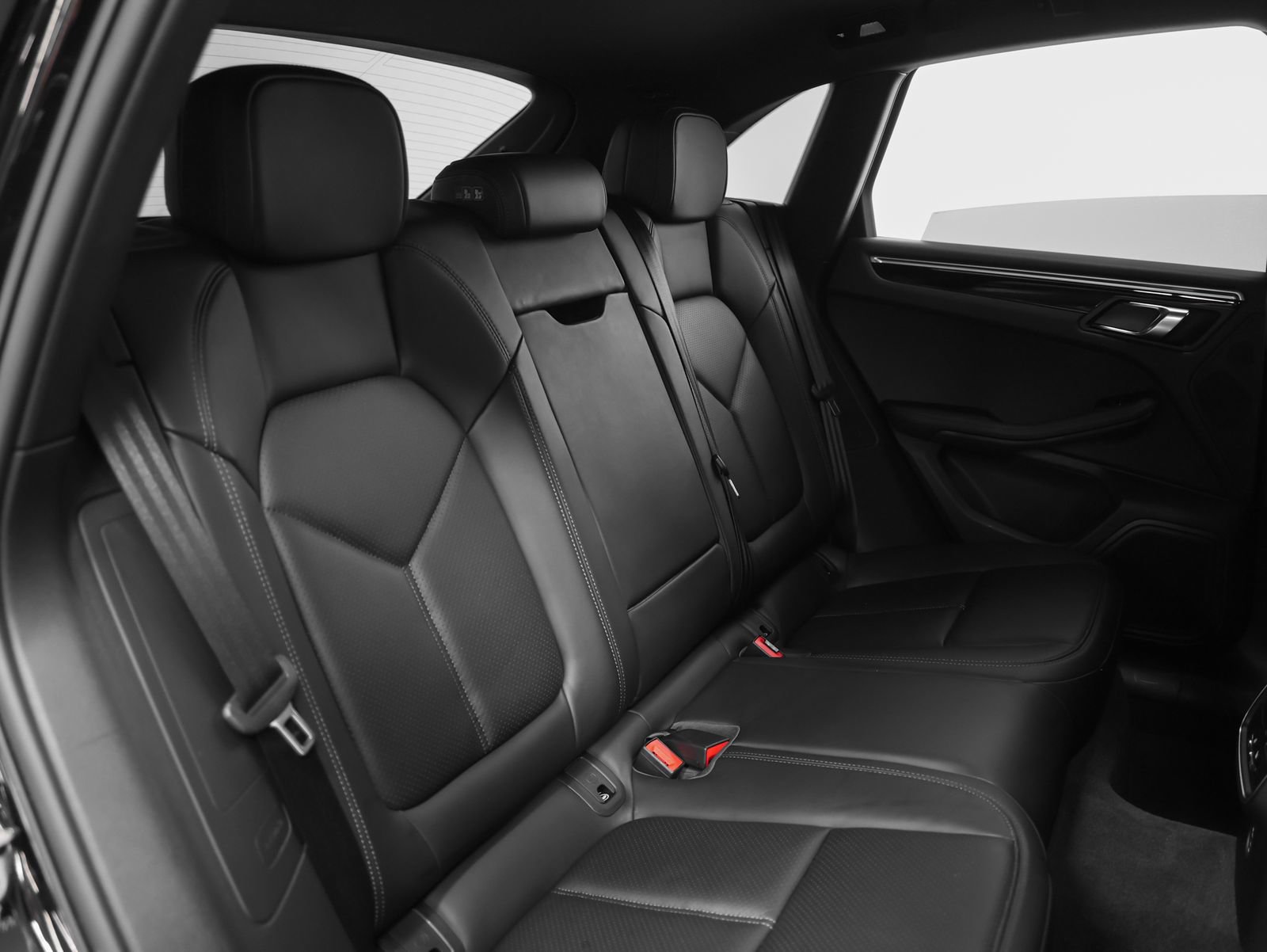 Certified 2023 Porsche Macan image 24