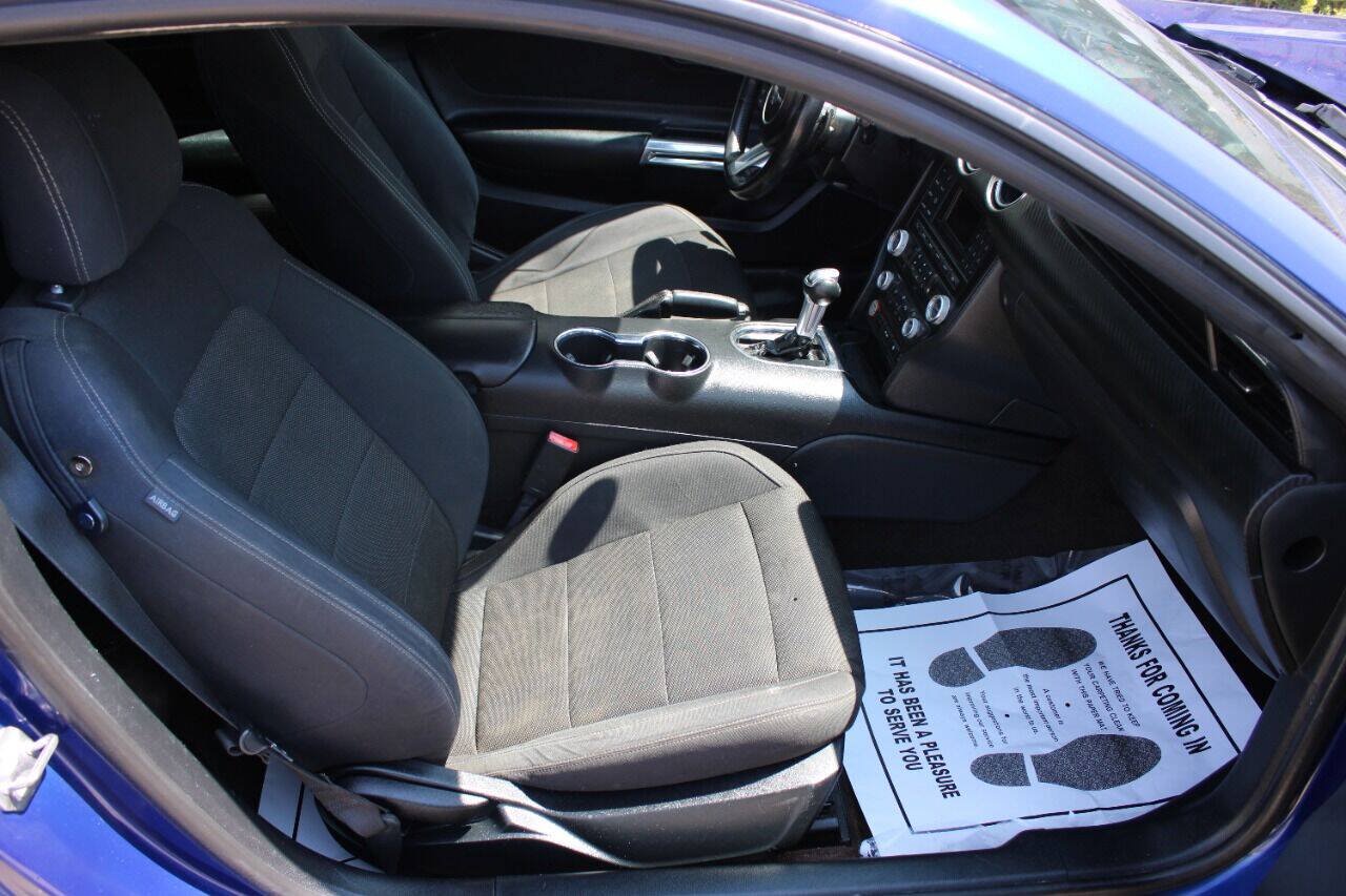 Used 2016 Ford Mustang Coupe RWD image 12