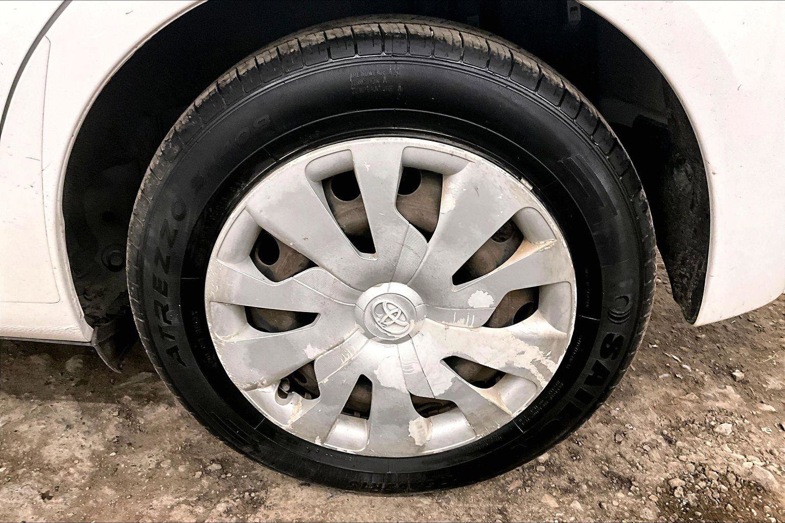 Used 2016 Toyota Yaris LE image 8