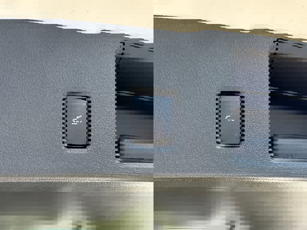 Used 2024 Ford Escape SE image 17