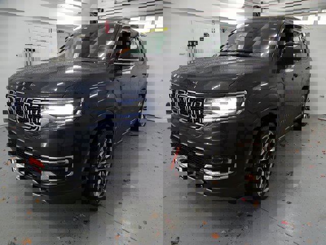 Used 2022 Jeep Wagoneer Series III w/ Premium Group I image 18