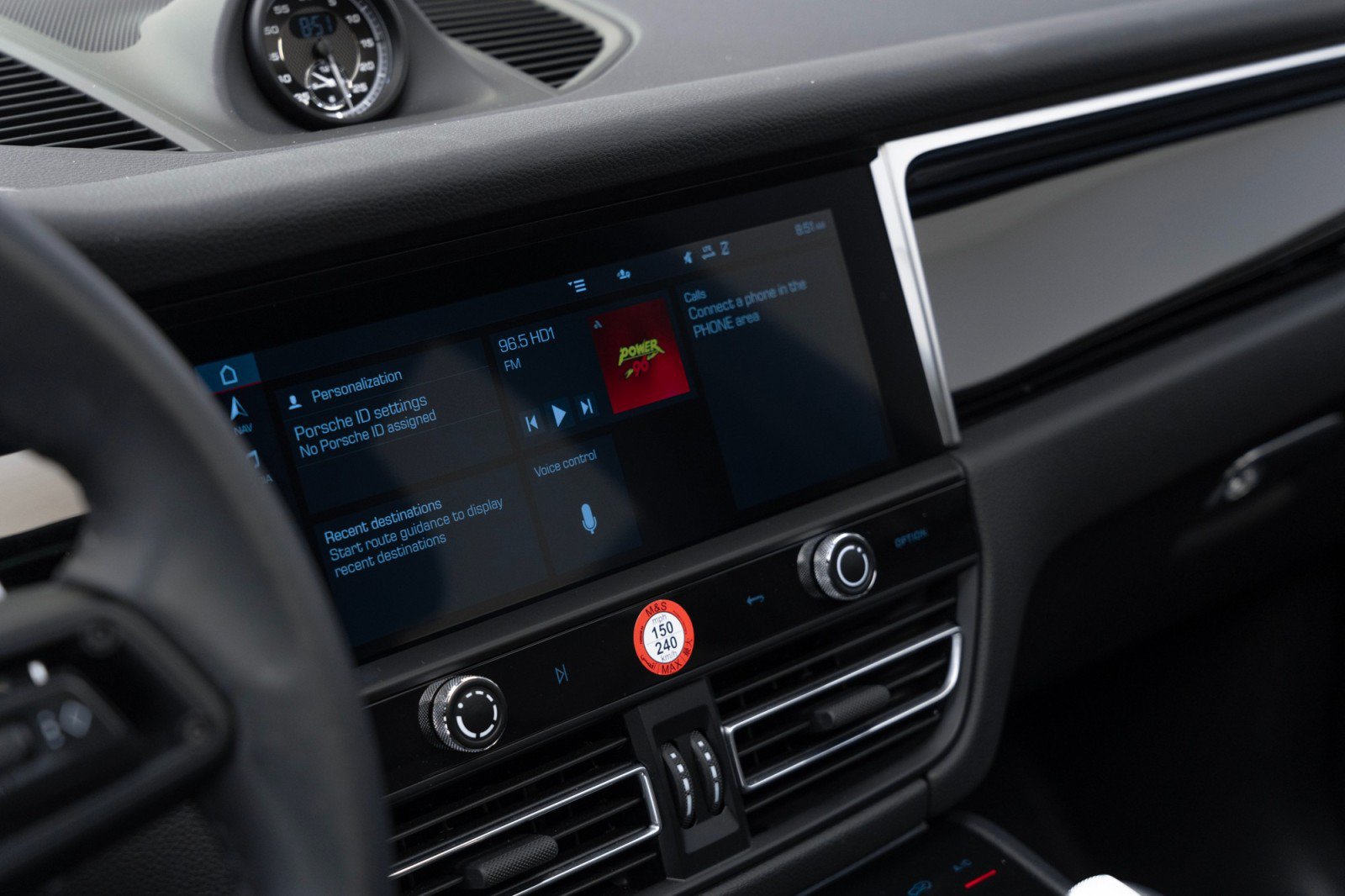 Certified 2024 Porsche Macan AWD/4WD image 20