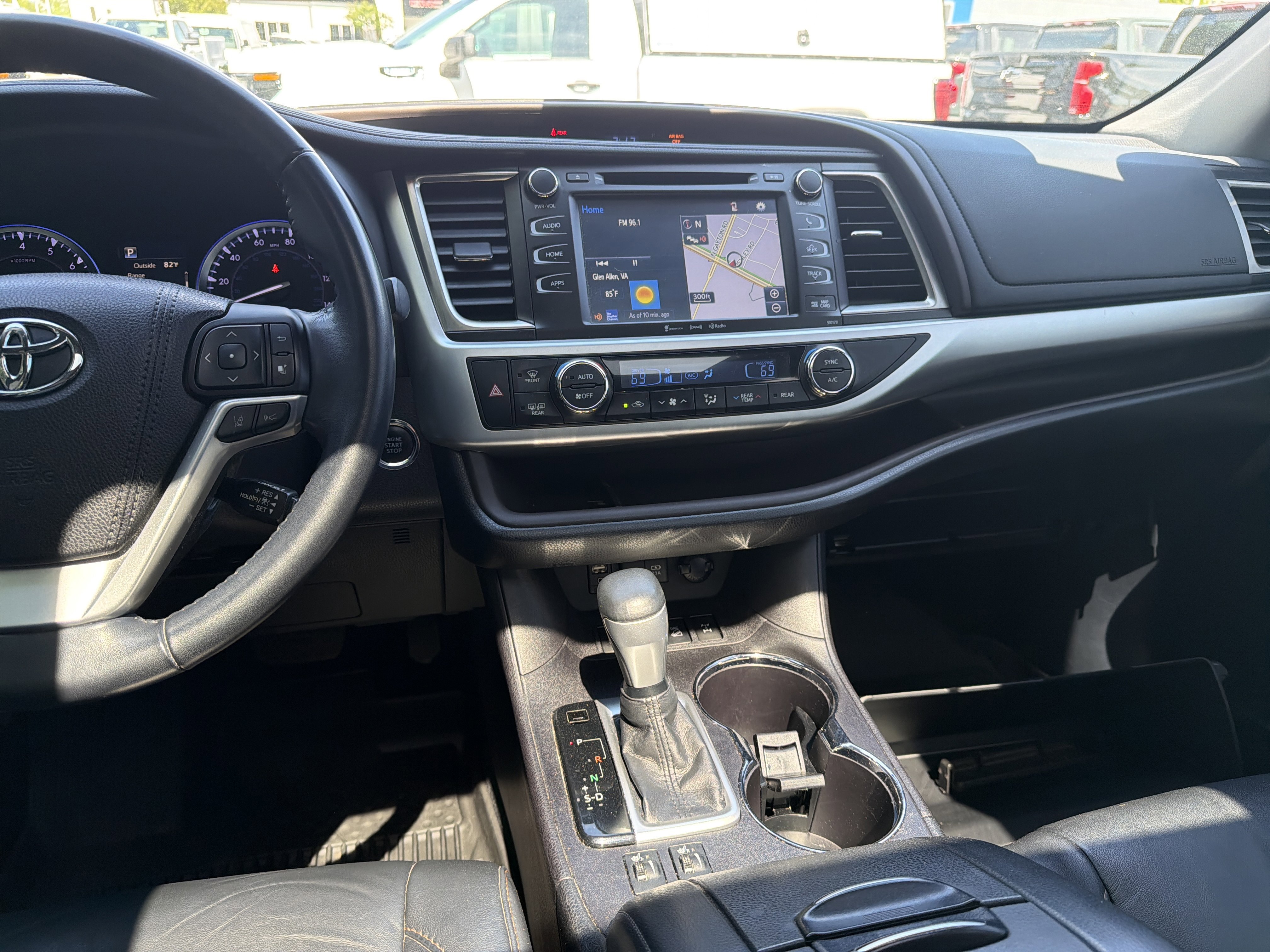 Used 2018 Toyota Highlander XLE image 30