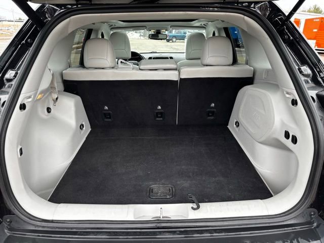 Used 2019 Jeep Cherokee Latitude Plus w/ Cold Weather Group image 18